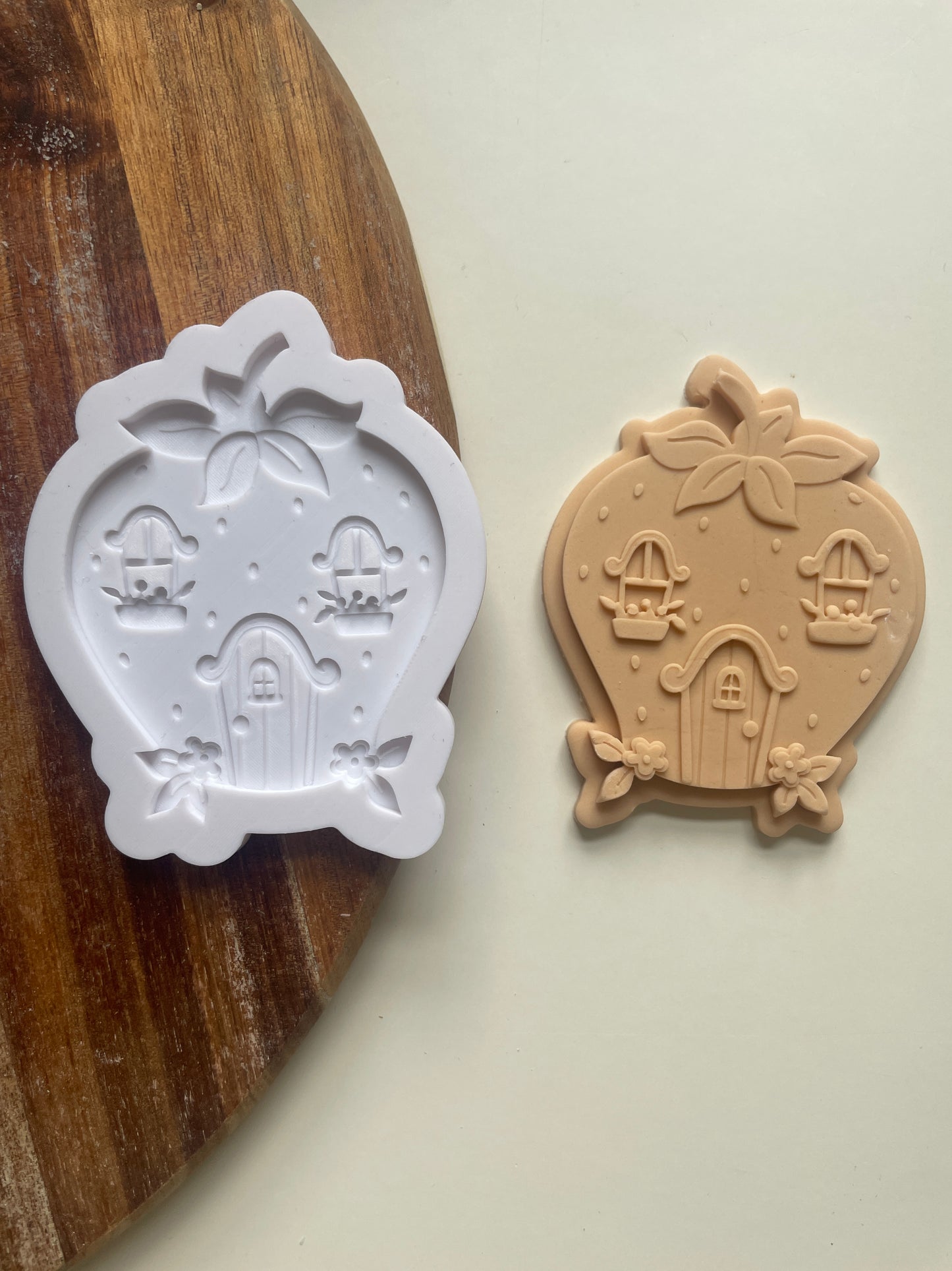 Strawberry House With Flowers | Embosser / Debosser And Cutter Set