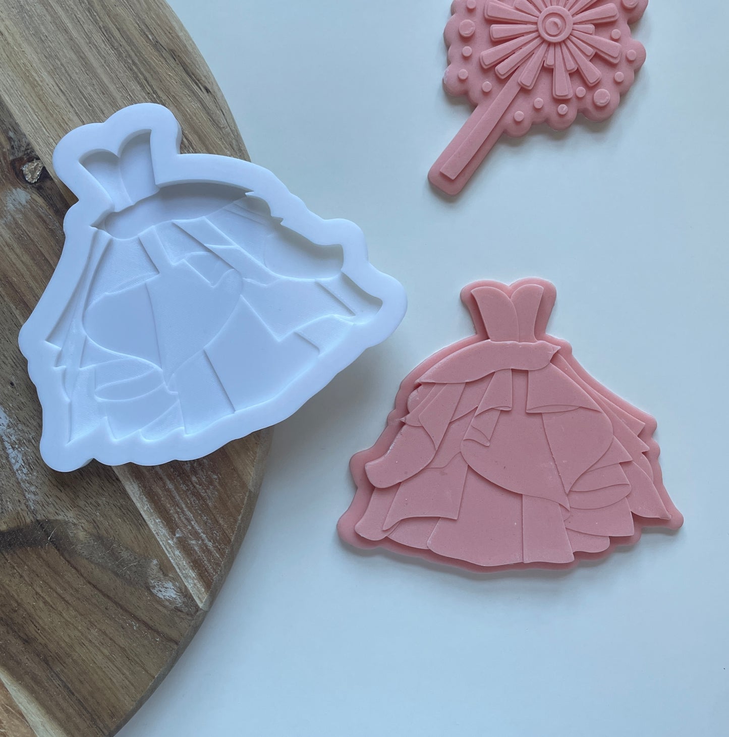 Pink Witch Dress | Debosser / Embosser And Cutter Set