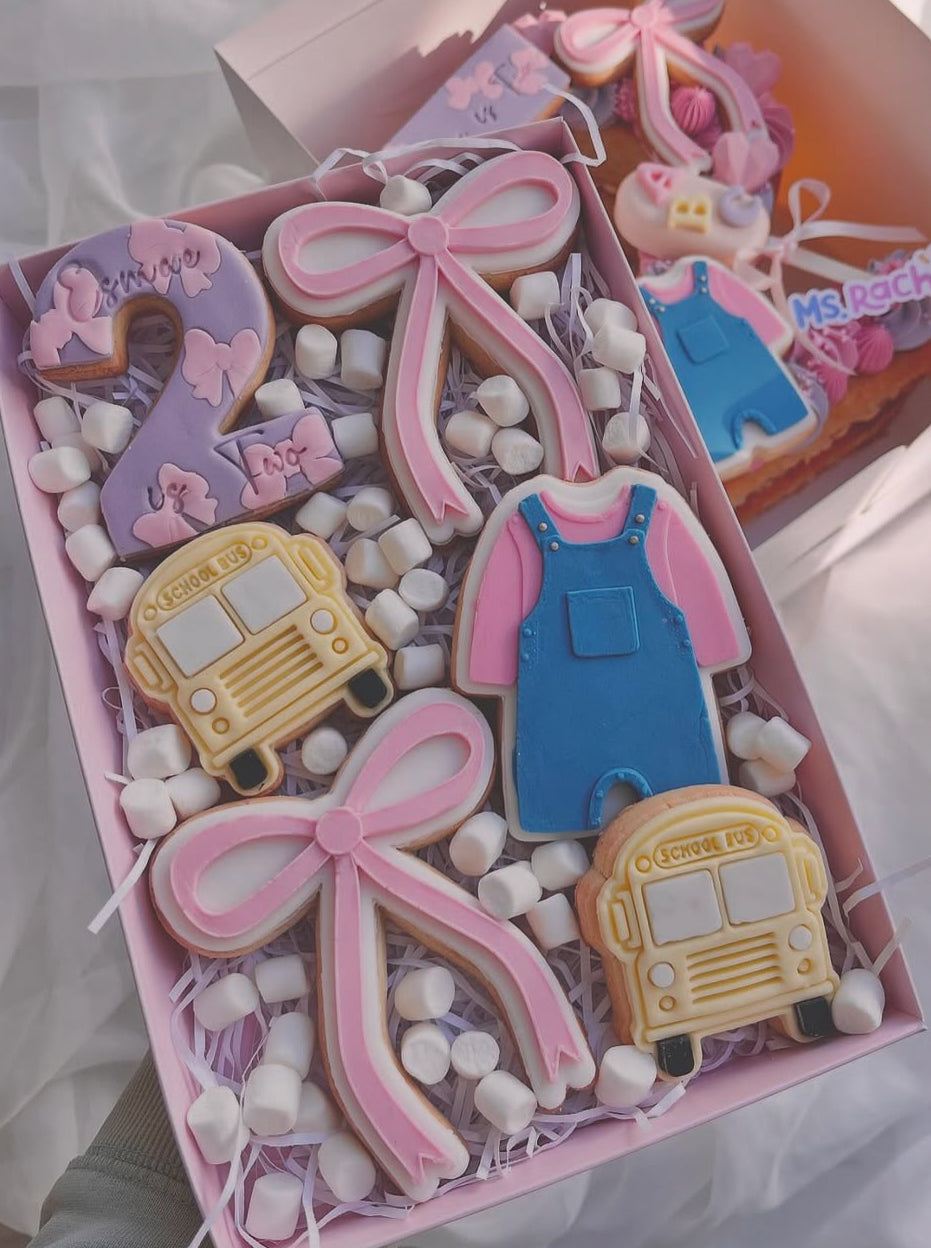 Skinny Delicate Bow | Debosser and Cutter Set