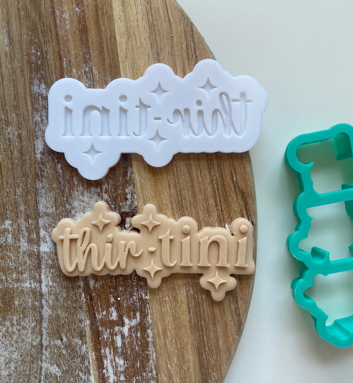 thirtini Embosser debosser and cutter for fondant