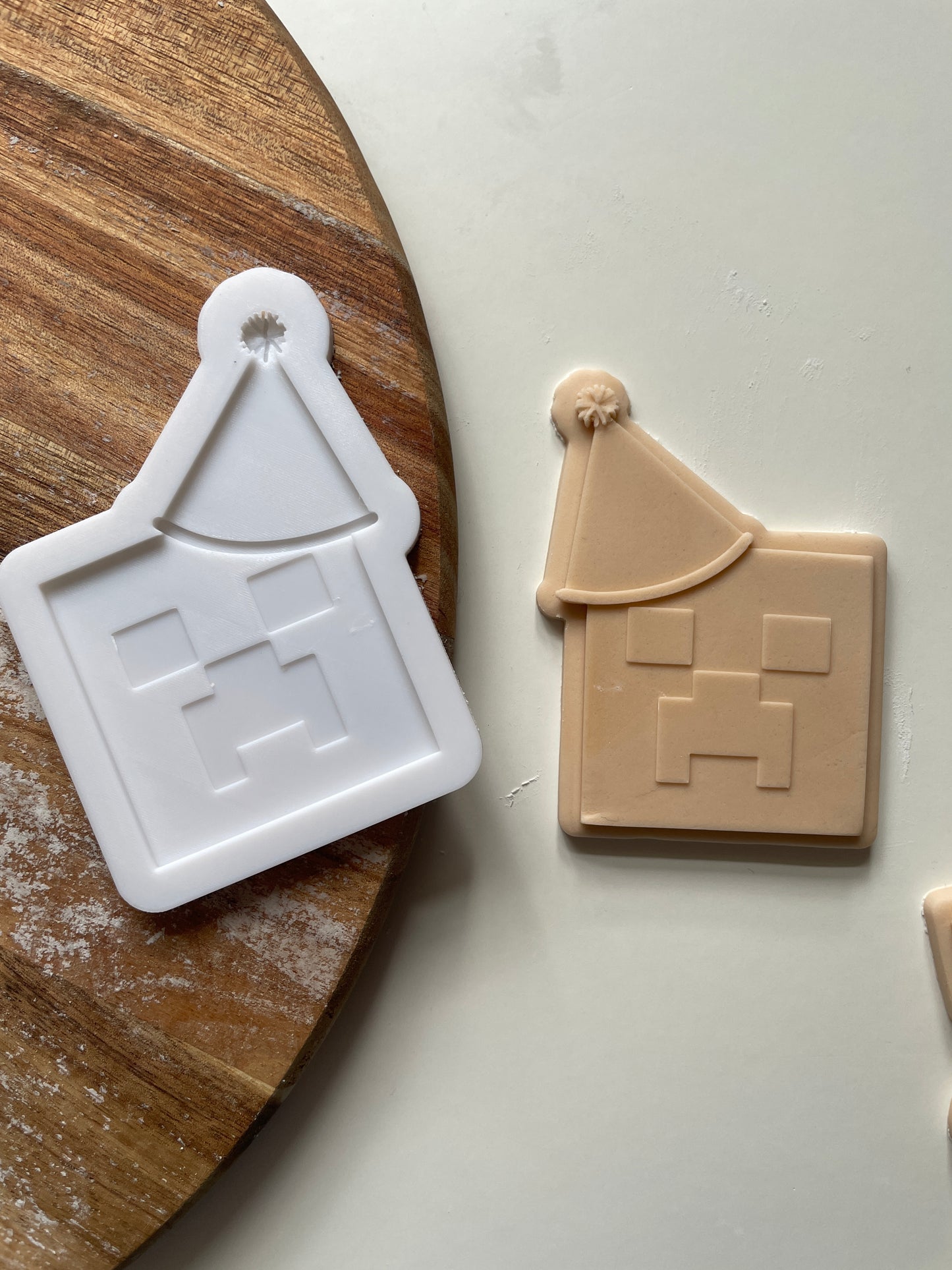 Party Creeper | Embosser / Debosser And Cutter