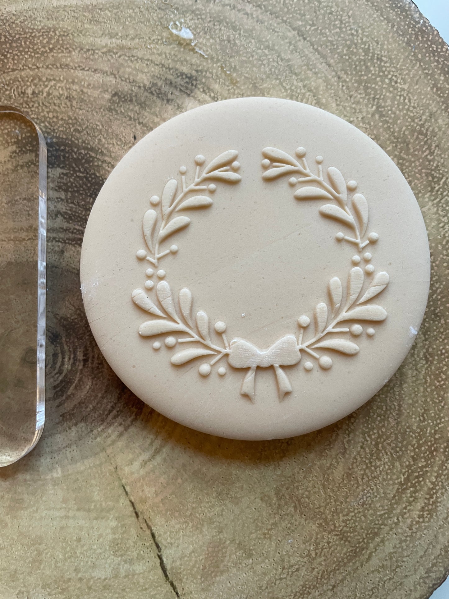 Mistletoe Christmas Wreath | Debosser / Embosser