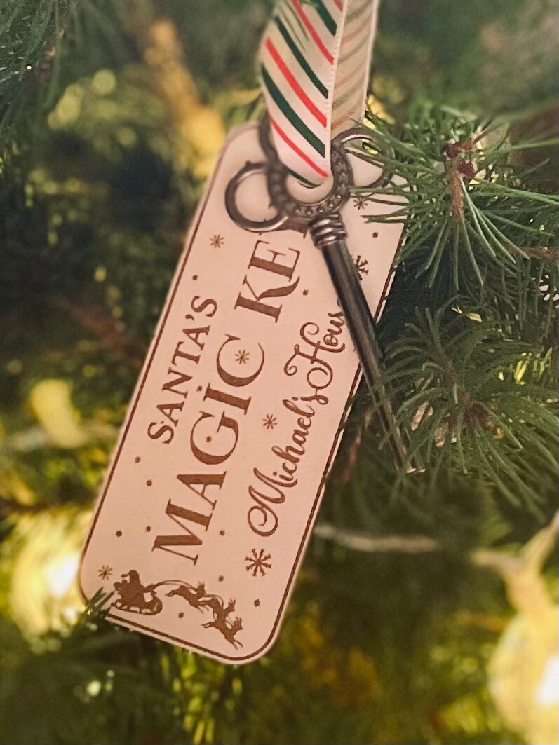 Santas magic key. personalised keyring. Christmas Tree decoration. Wooden decoration. Christmas Eve ideas.