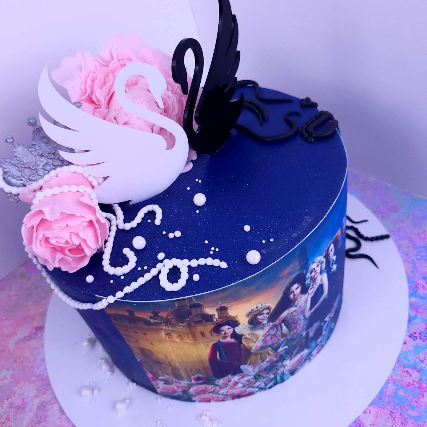 Black and White Acrylic Swans . Approx 3.5 inches wide. Good and Evil theme. Edible icing.
