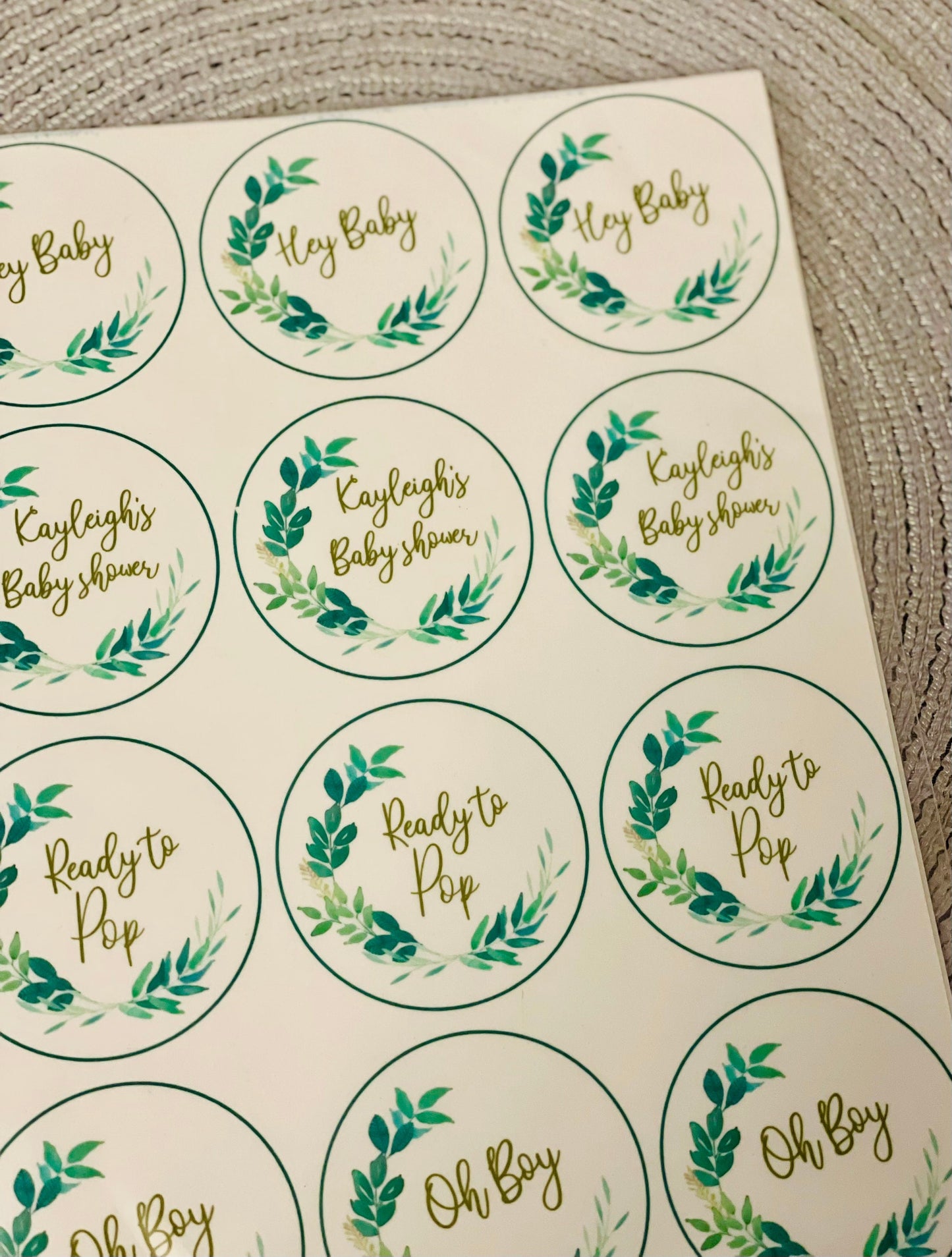 Edible baby shower. Personalised with name and messages. Precut baby shower toppers.