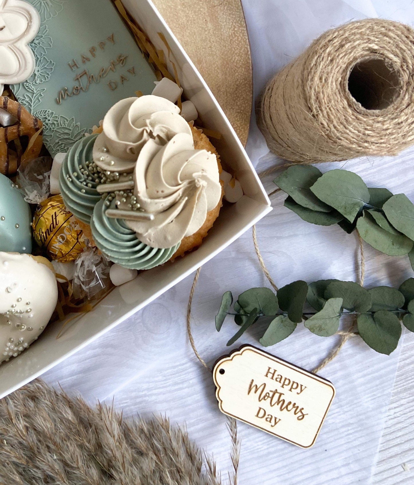 Mother’s Day gift tags. Cake tags.  Father’s Day. Wooden tags. Traditional tags. Present tags. Cupcake tags. Father’s Day gift ideas.