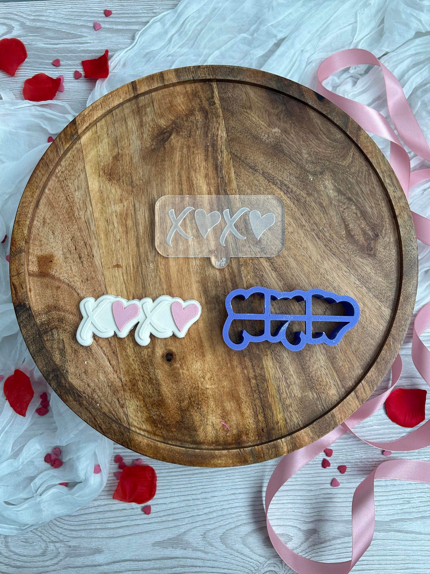 Love And Kisses | Debosser / Embosser And Cutter Set