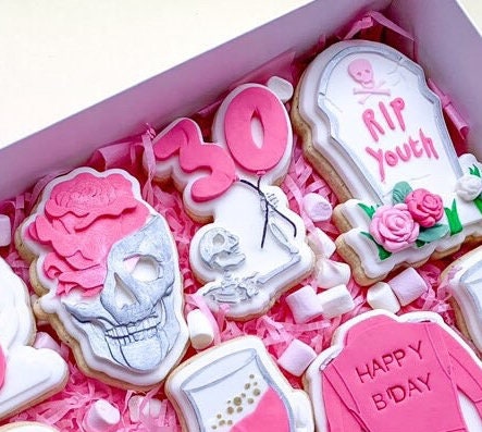 Skeleton Holding Birthday Balloons | Debosser And Cutter Set