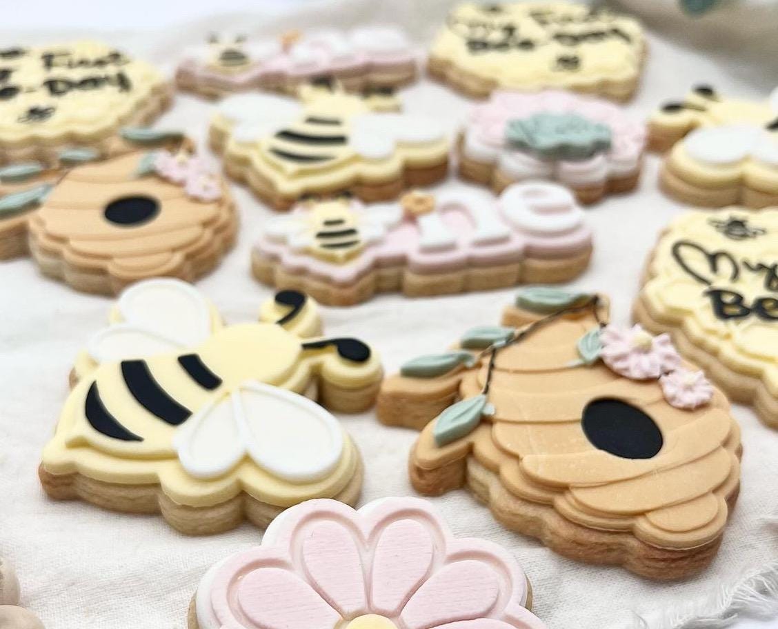 Bee One | Debosser and Cutter Set. |