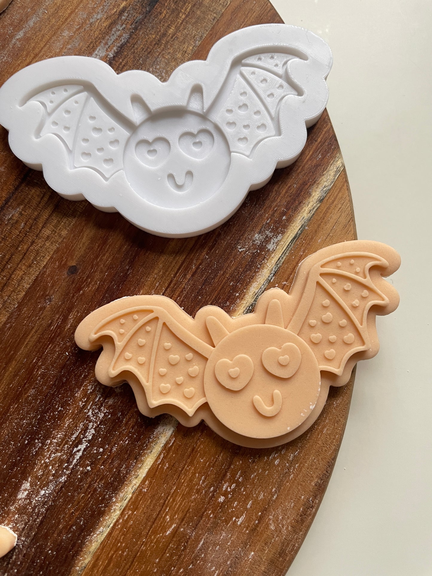 Cute Heart Eyed Bat | Embosser / Debosser And Cutter Set