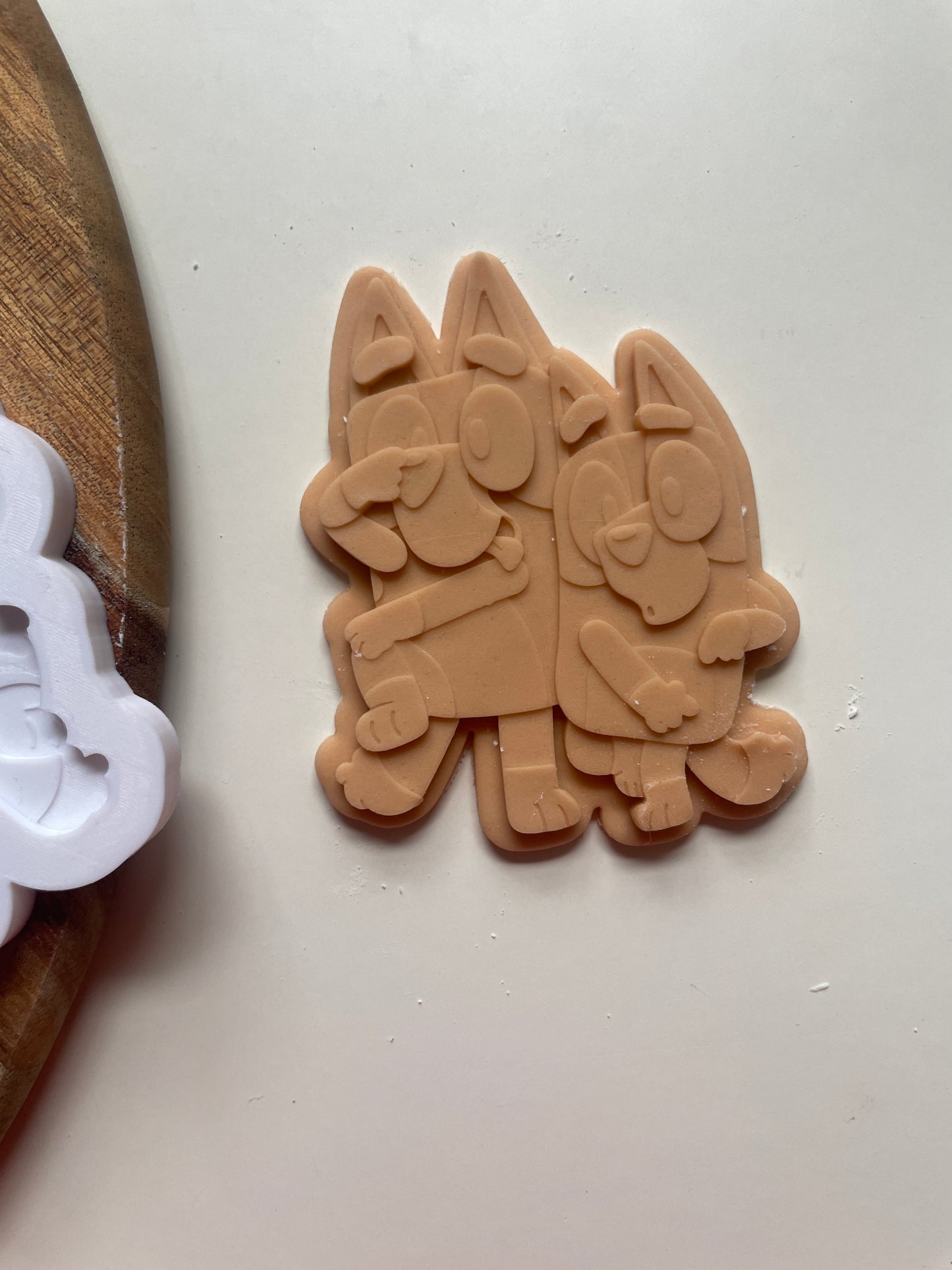 Bingo and Bluey Cuddling | Debosser / Embosser And Cutter Set