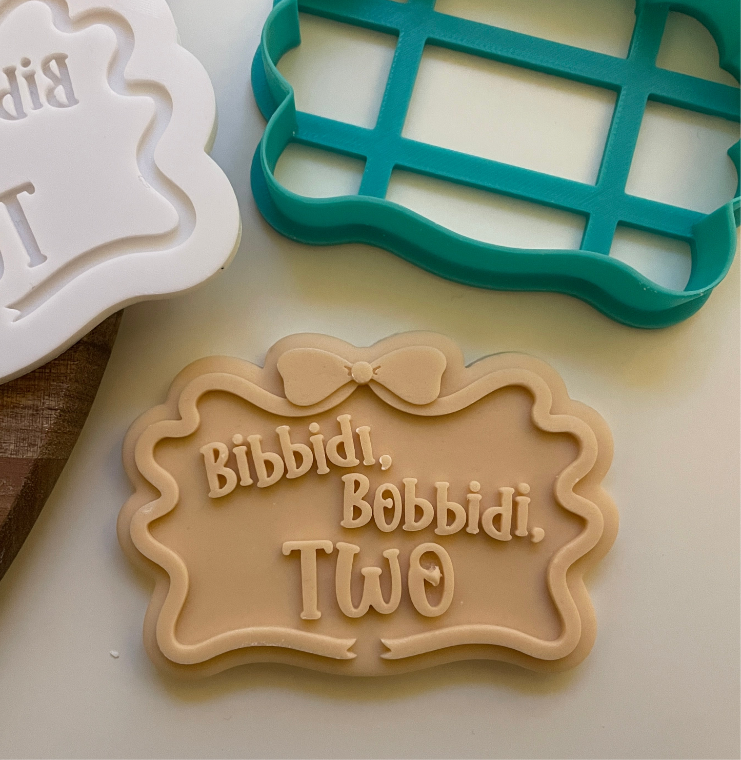 Bibbidi Bobbidi Two With Bow Border | Embosser / Debosser And Cutter Set