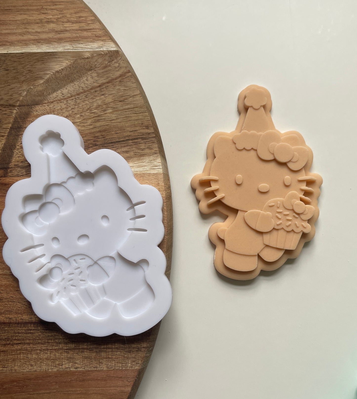 Kitty Cat With Cake | Embosser / Debosser And Cutter Set