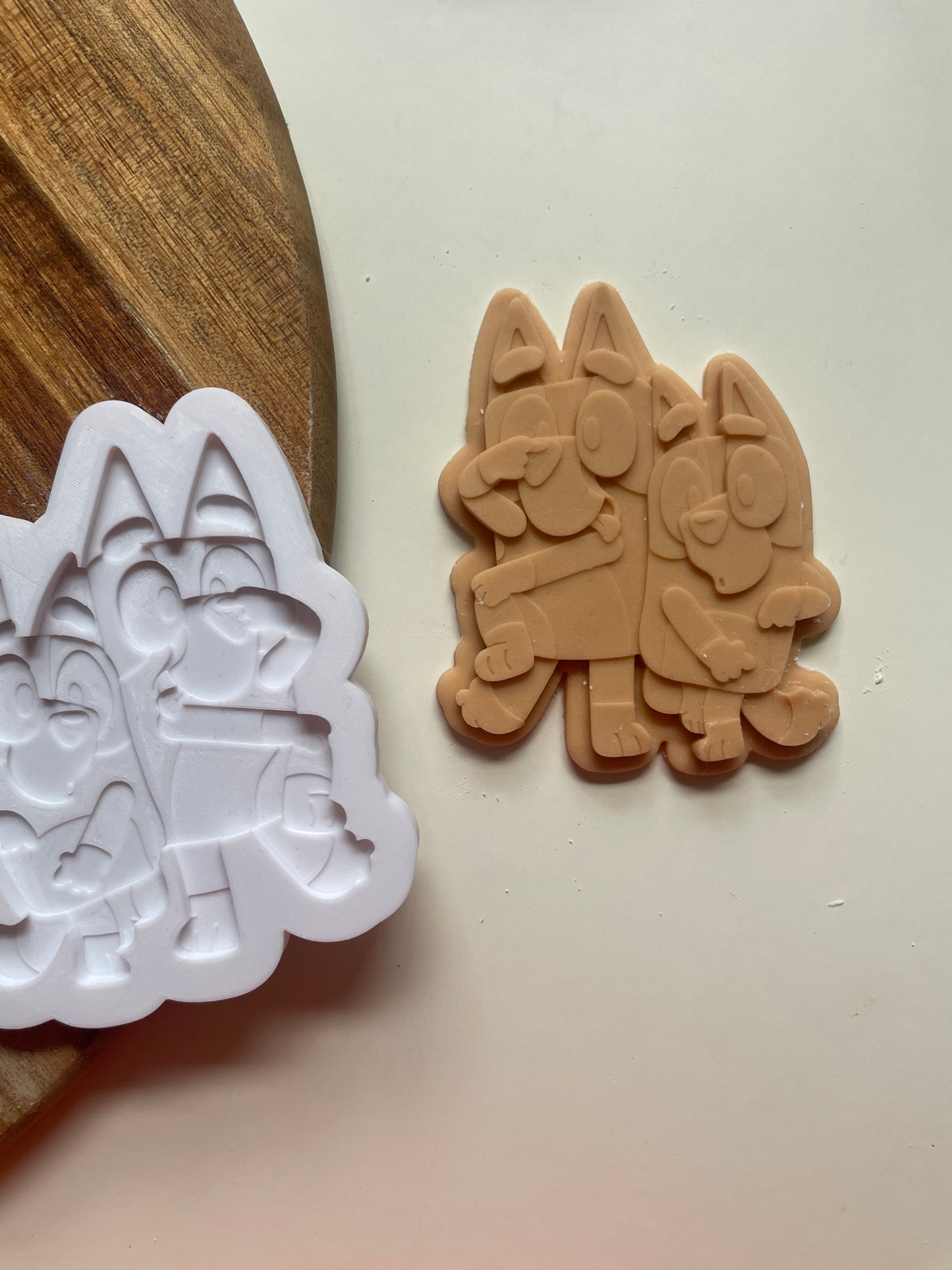 Bingo and Bluey Cuddling | Debosser / Embosser And Cutter Set