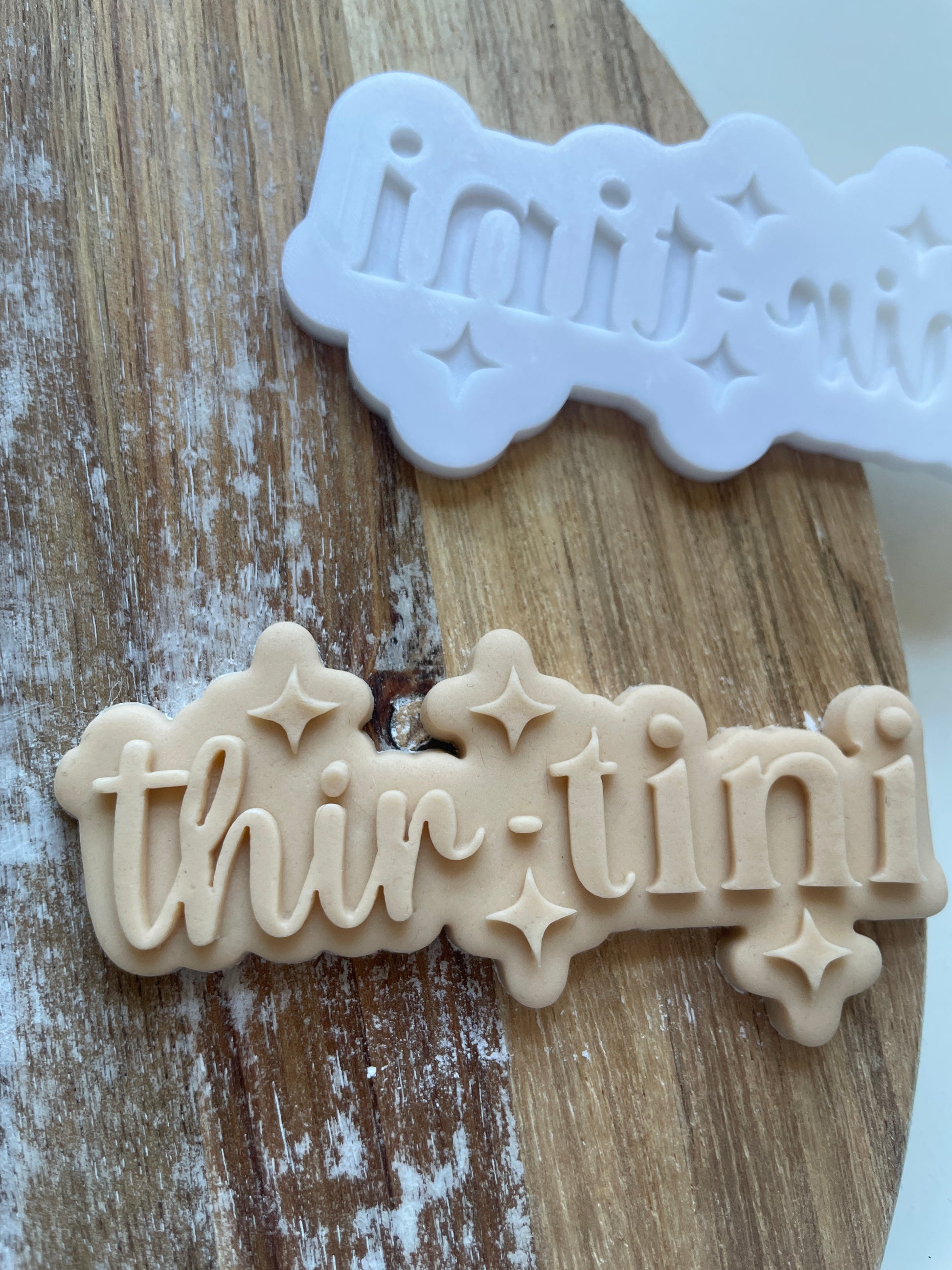 thirtini Embosser debosser and cutter for fondant