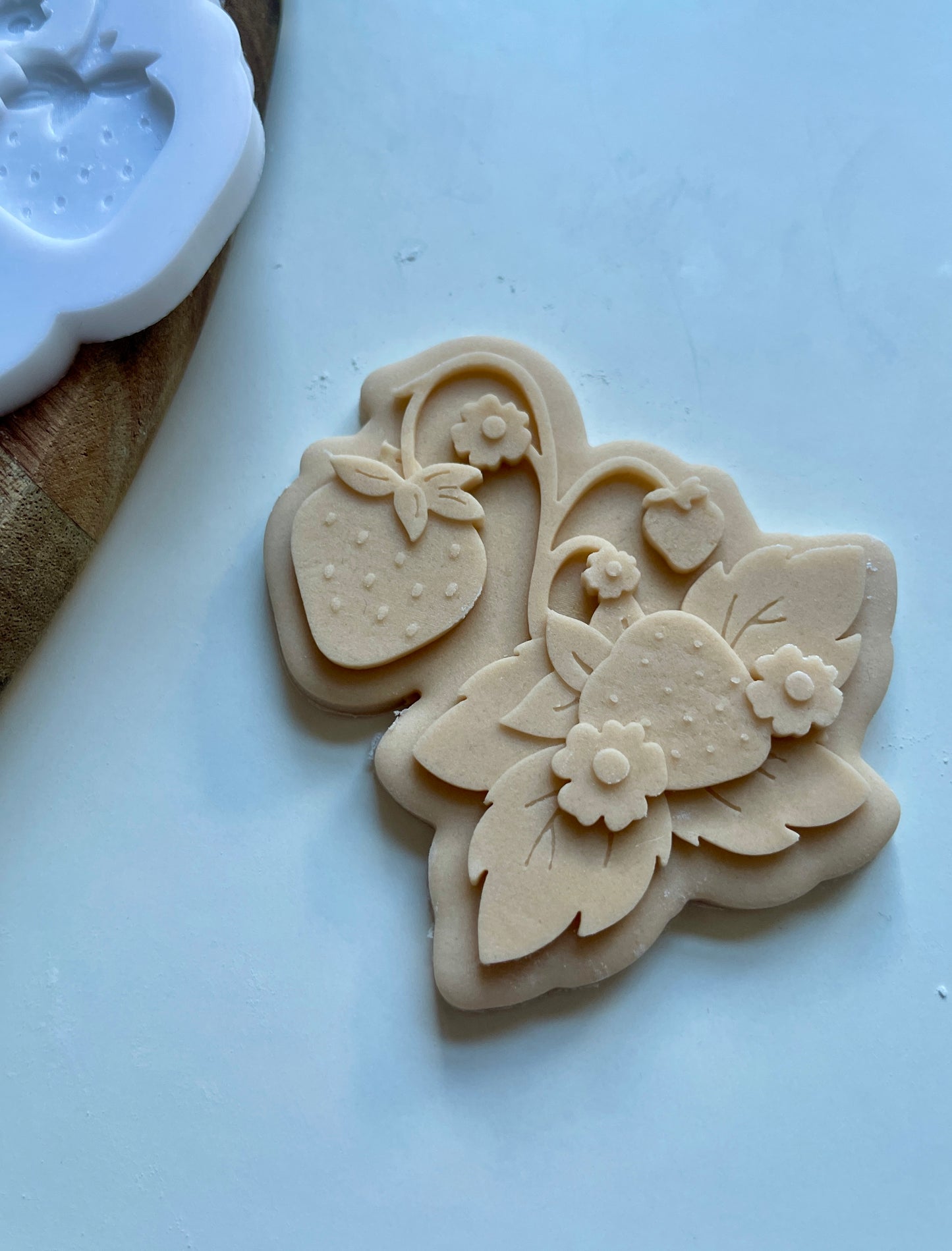 Strawberry Flower Vine | Embosser / Debosser And Cutter Set