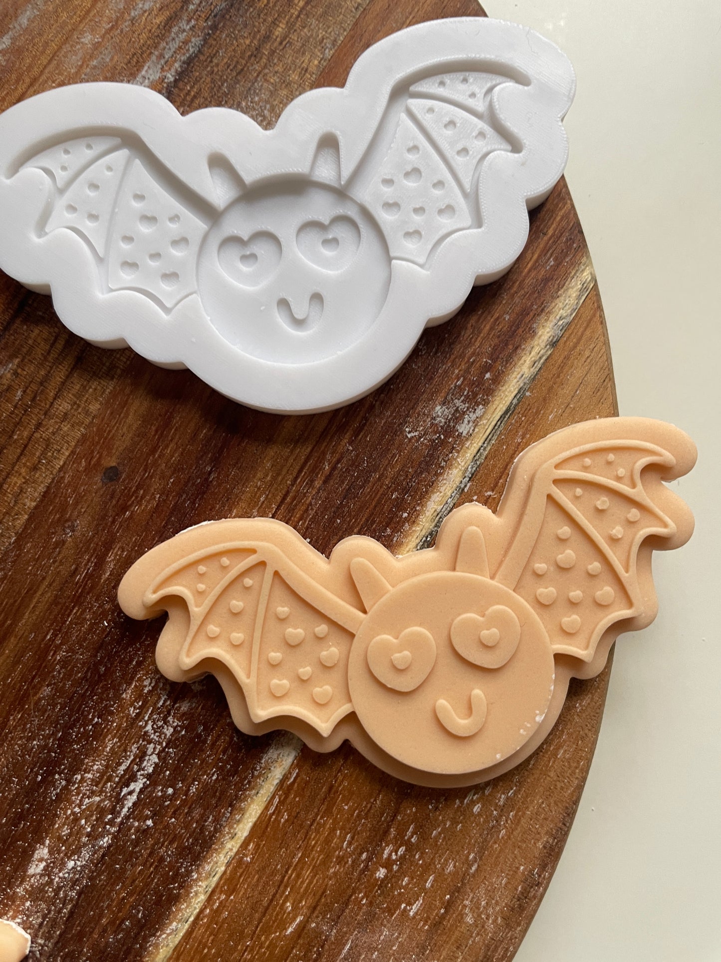 Cute Heart Eyed Bat | Embosser / Debosser And Cutter Set