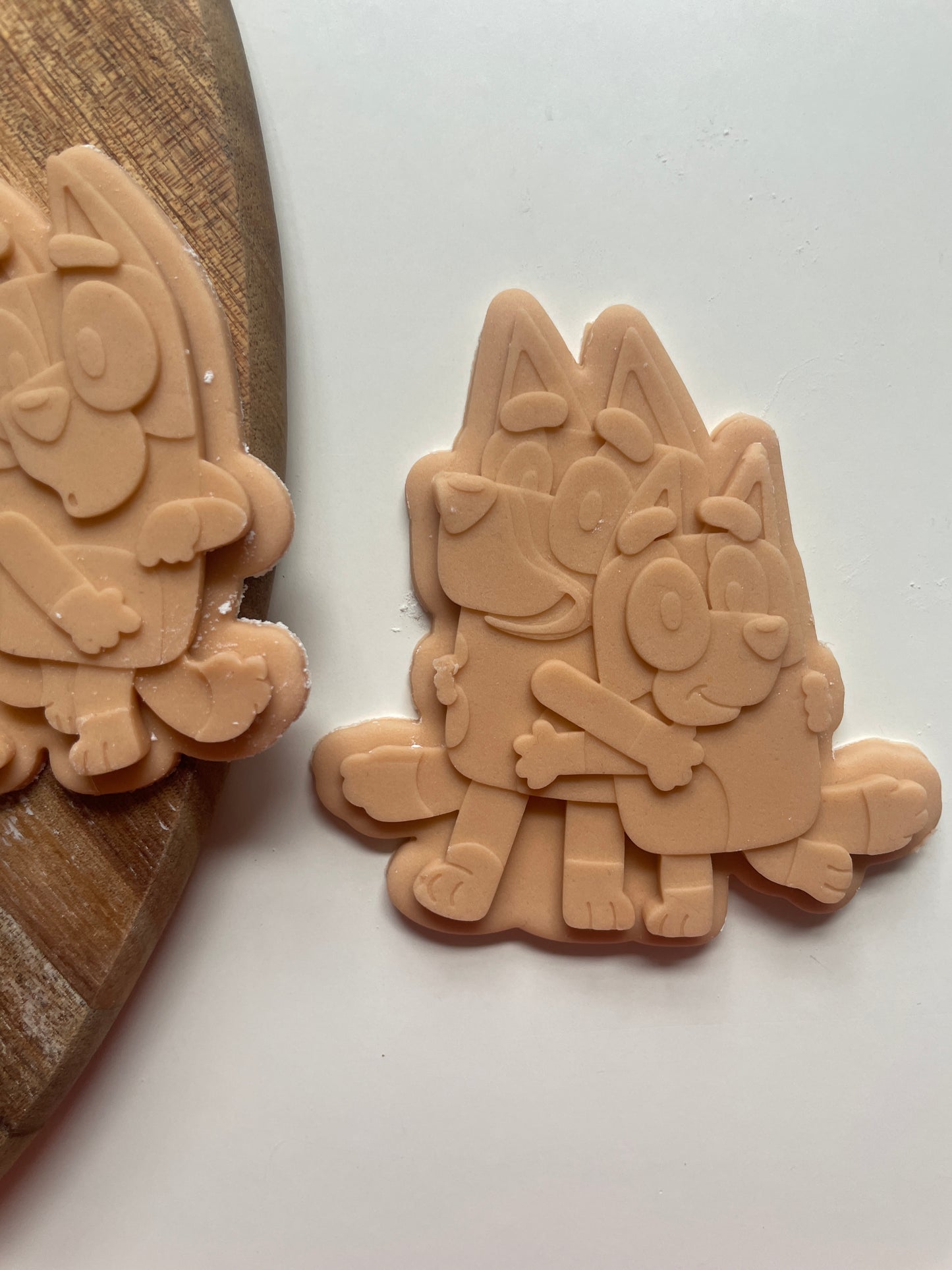 Bingo and Bluey Cuddling | Debosser / Embosser And Cutter Set