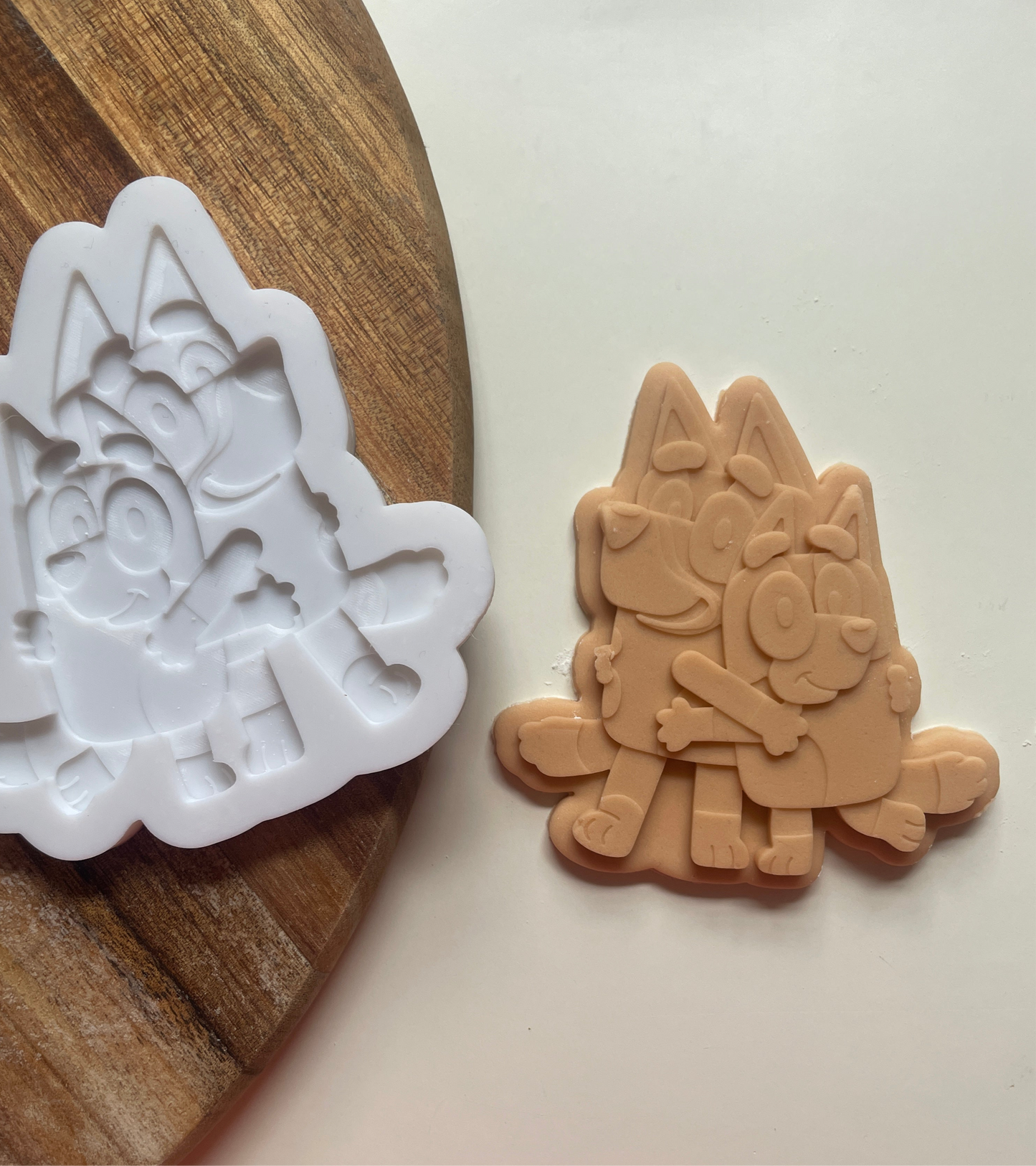 Bingo and Bluey Cuddling | Debosser / Embosser And Cutter Set