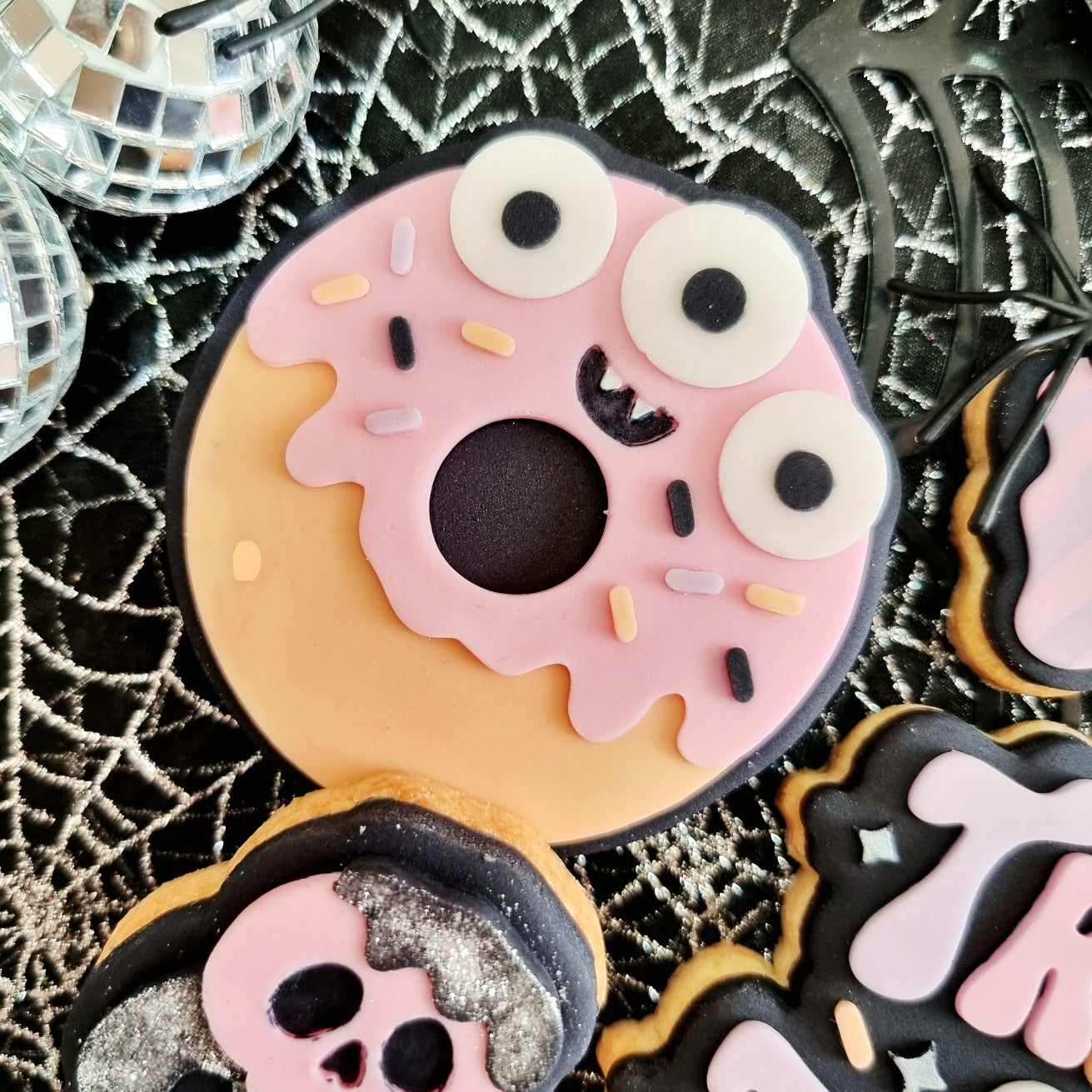 Monster Donut  | Embosser / Debosser And Cutter Set