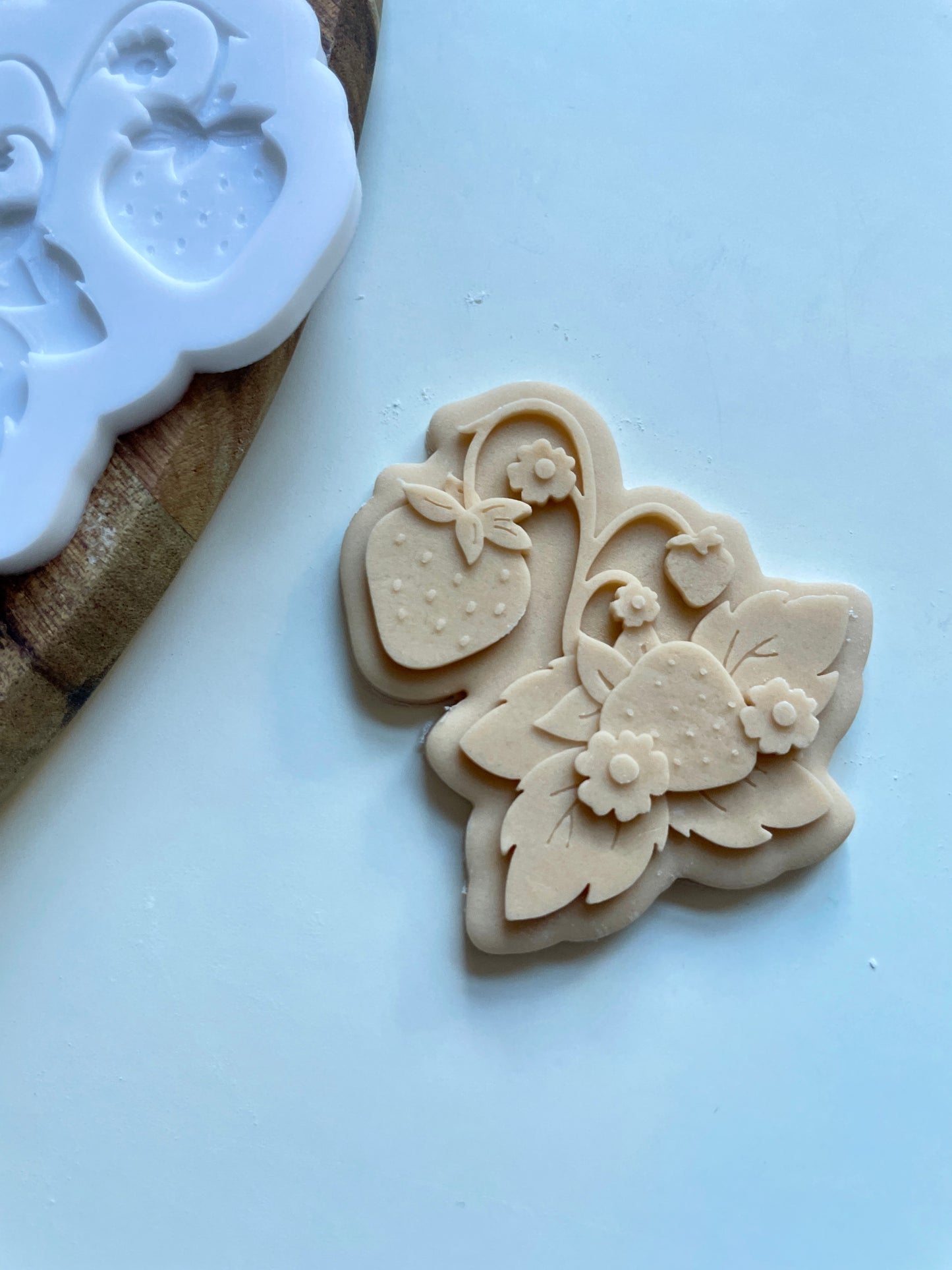 Strawberry Flower Vine | Embosser / Debosser And Cutter Set