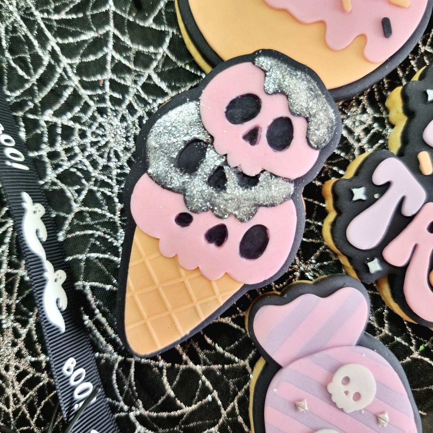 Spooky Toffee Apple | Embosser / Debosser And Cutter Set