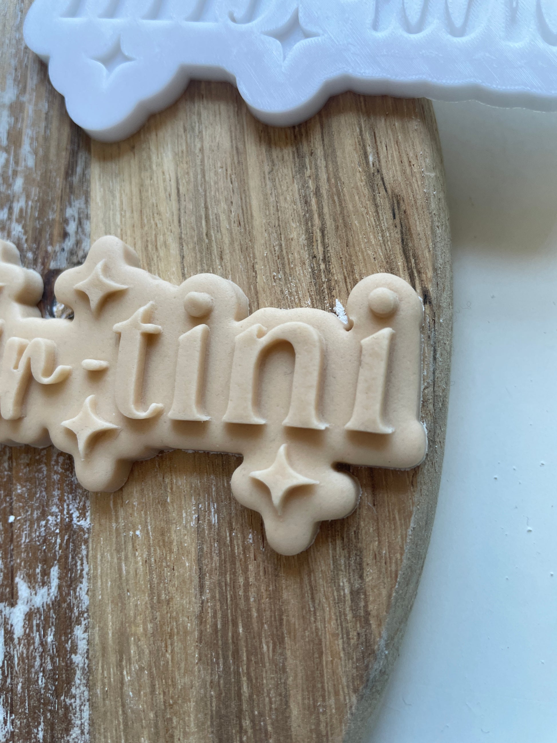 thirtini Embosser debosser and cutter for fondant