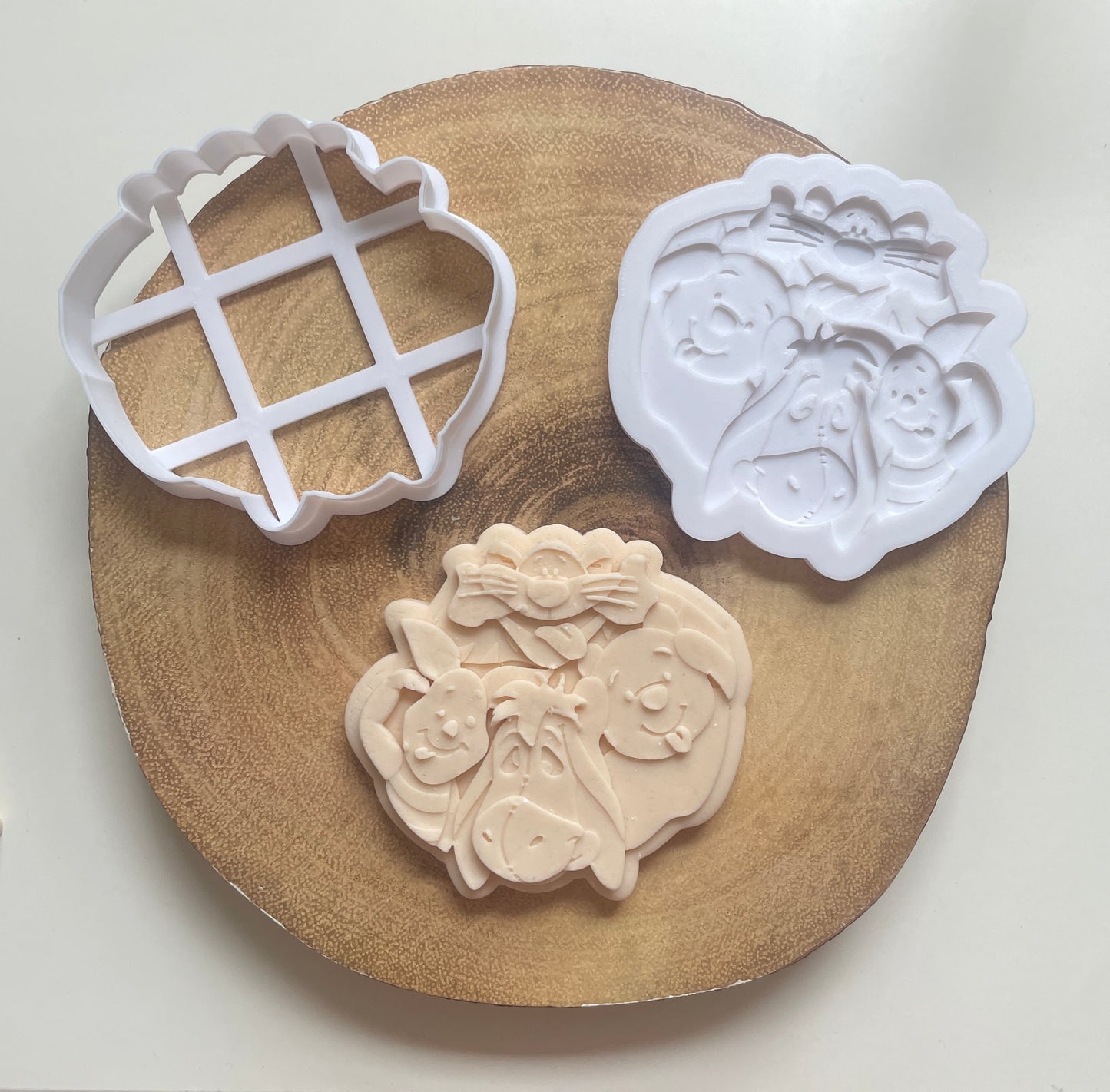 Pooh and friends  | Embosser / Debosser And Cutter Set