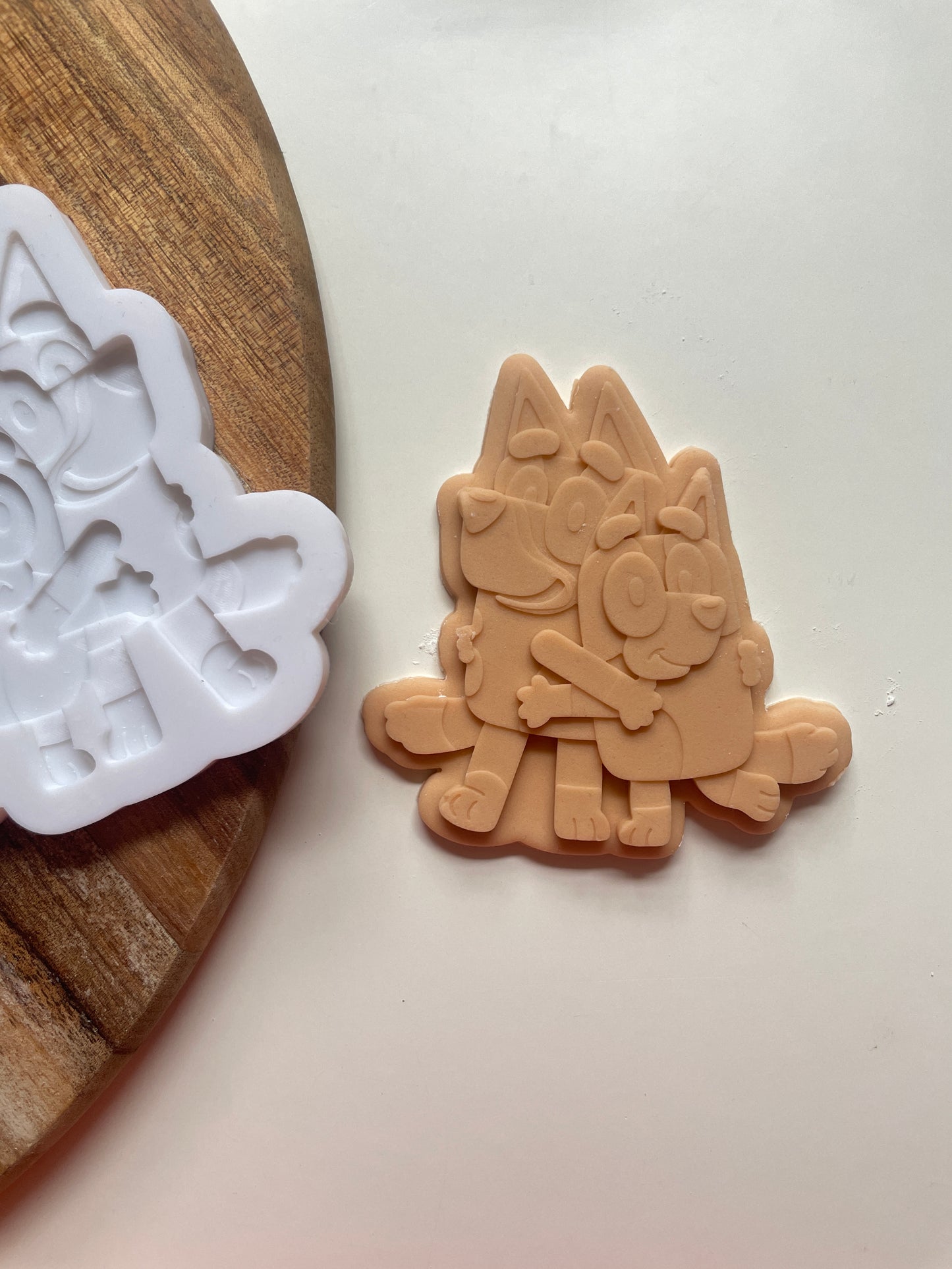 Bingo and Bluey Cuddling | Debosser / Embosser And Cutter Set