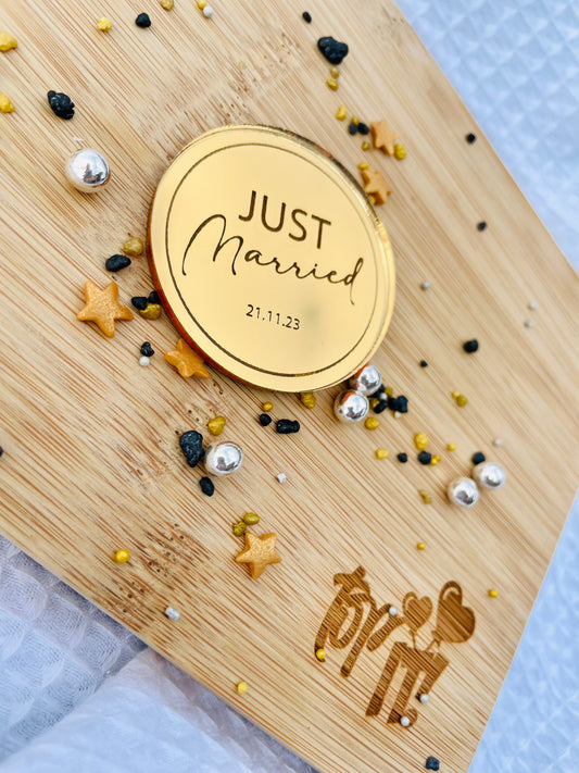 Just Married cupcake charms.  Gold wedding favours. Cupcake topper. Personalised with name or date.