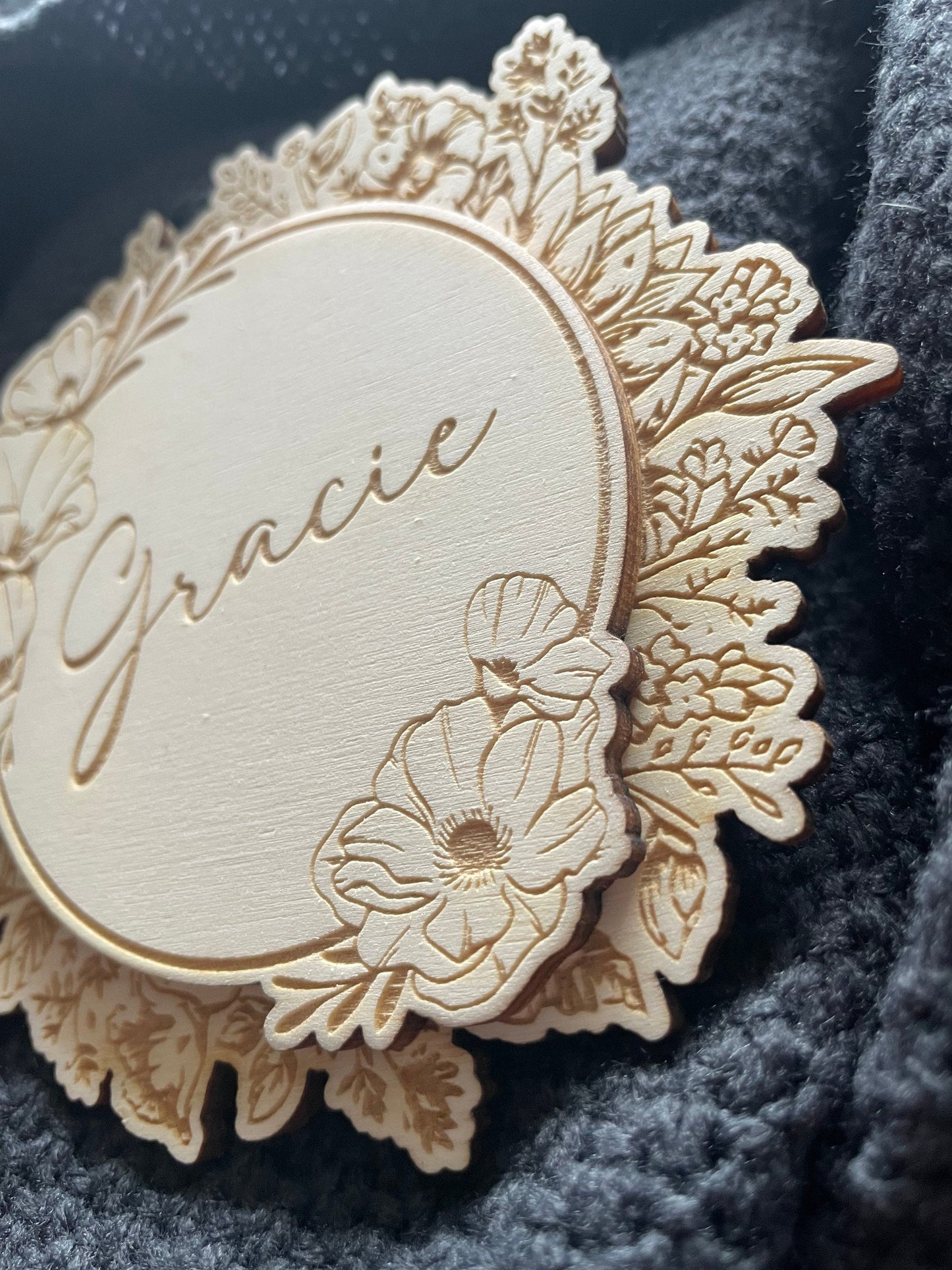 Baby name announcement disc. Baby reveal prop. Announcement sign. Wooden name disc. Milestone discs. Flower theme nursery. Wall decor.