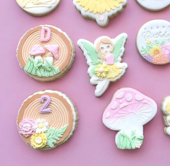 Wood slice fondant stamp and cutter.