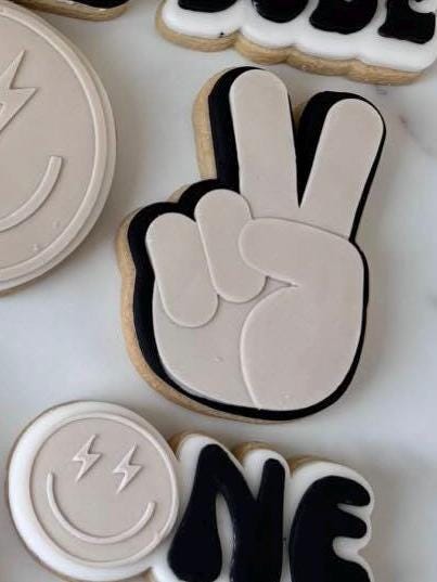 Peace Hand | Debosser And Cutter Set